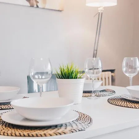 Sunset By People Hotell *