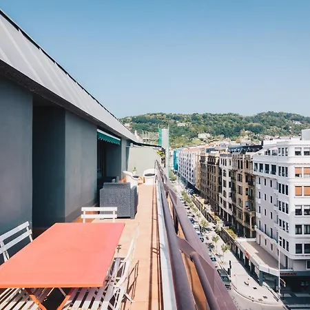 Hotel Sunset By People