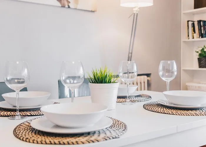 Sunset By People 酒店 *