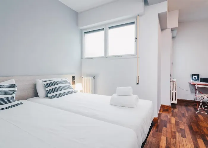 Hotel Sunset By People *